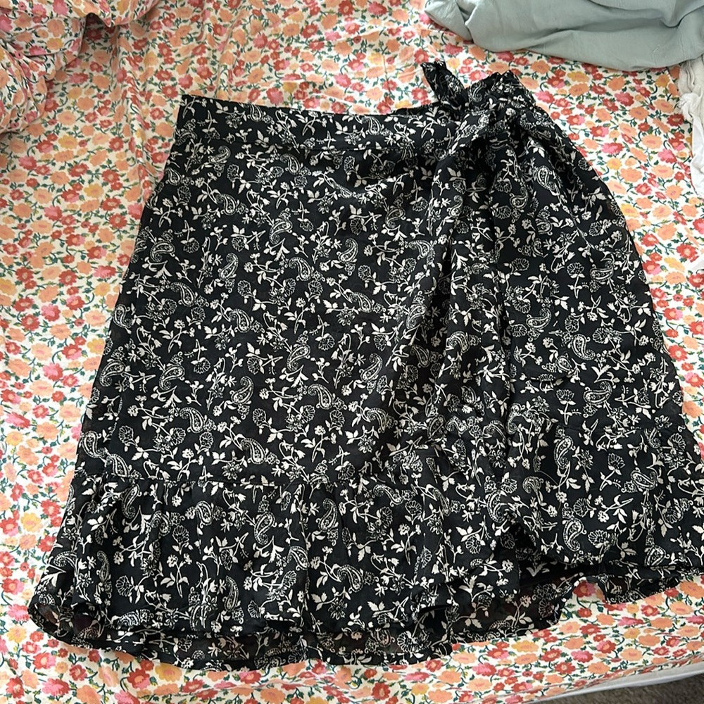 Paisley print wrap front Hollister mini skirt, size medium